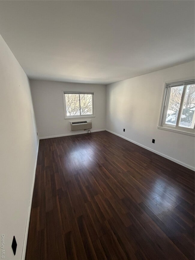 Building Photo - 17 Village Park Dr