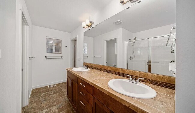 Building Photo - Lakeland Hills Home in Dieringer School Di...