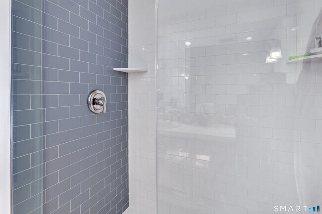 Building Photo - 70 Cranbury Rd