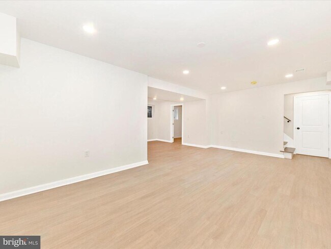 Building Photo - 1305 Peachtree Ct