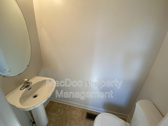 Building Photo - 4249 Normandy Ct