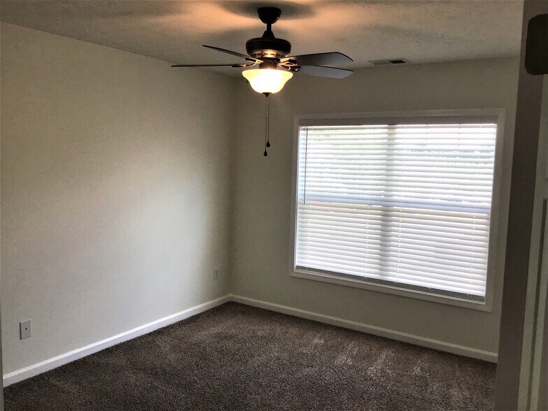 Building Photo - 111 Golden Pine Rd SW