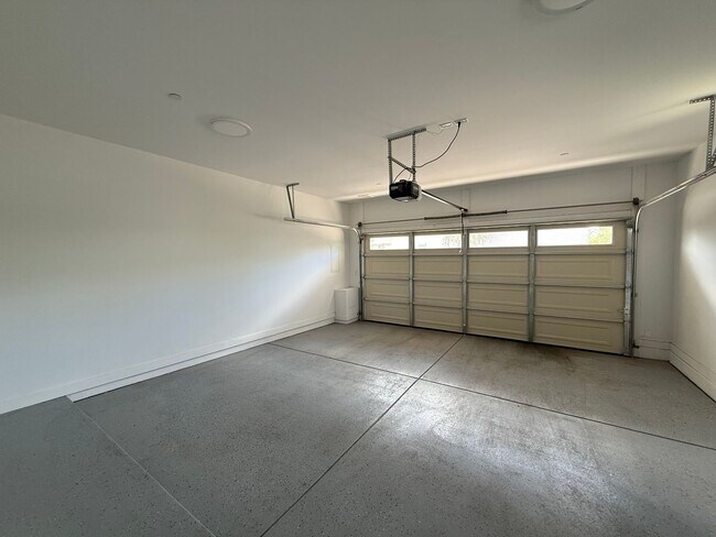 Building Photo - A614