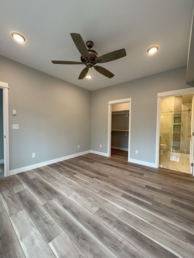 Building Photo - Townhome with amazing nature view