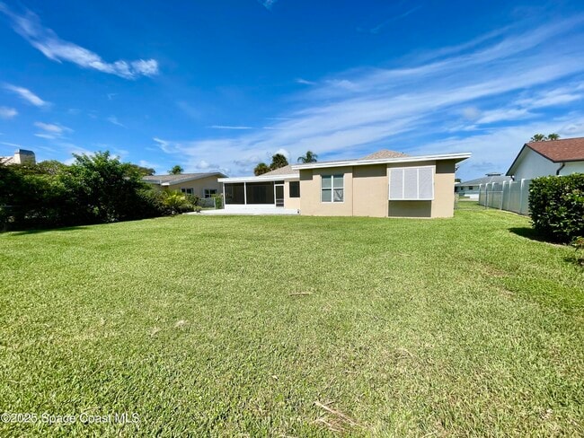 Building Photo - 48 Country Club Rd