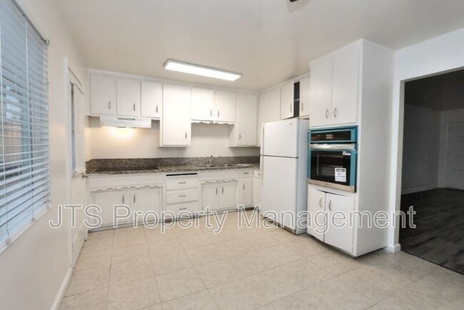 Building Photo - 2840 Sweet Way