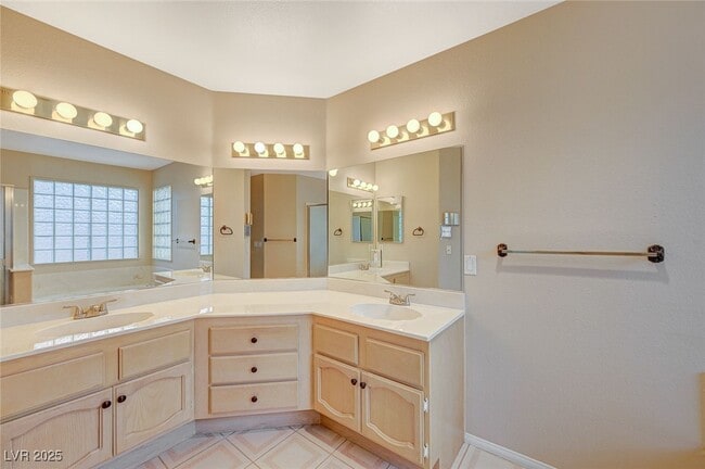 Building Photo - 6317 W Canyon Ridge Dr