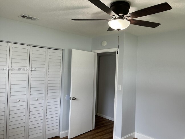 Building Photo - 1433 SW 24th Ct