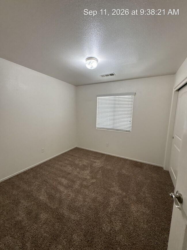 Building Photo - 2509-2511 West Lark & 2909-2911 North Zachary
