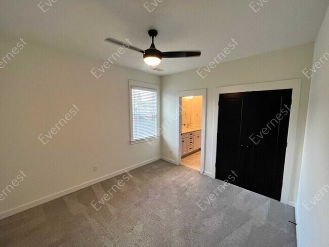 Building Photo - 4-Bedroom Home with Modern Comforts in a P...