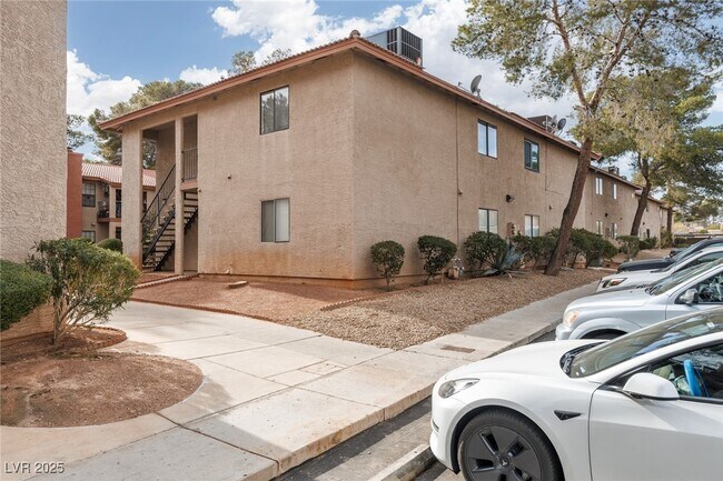 Building Photo - 5576 W Rochelle Ave.