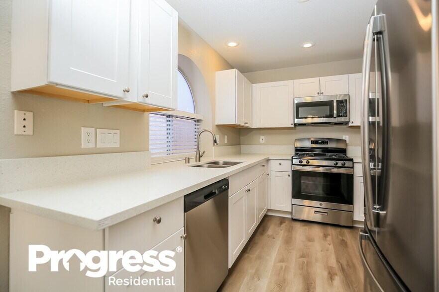 Building Photo - 3020 Forest Lake St