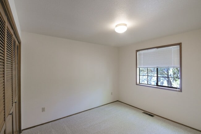 Building Photo - Rent 3 bed property for $2750 per month