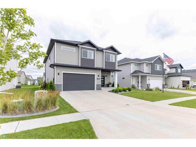 Building Photo - 1058 Ashley Dr W