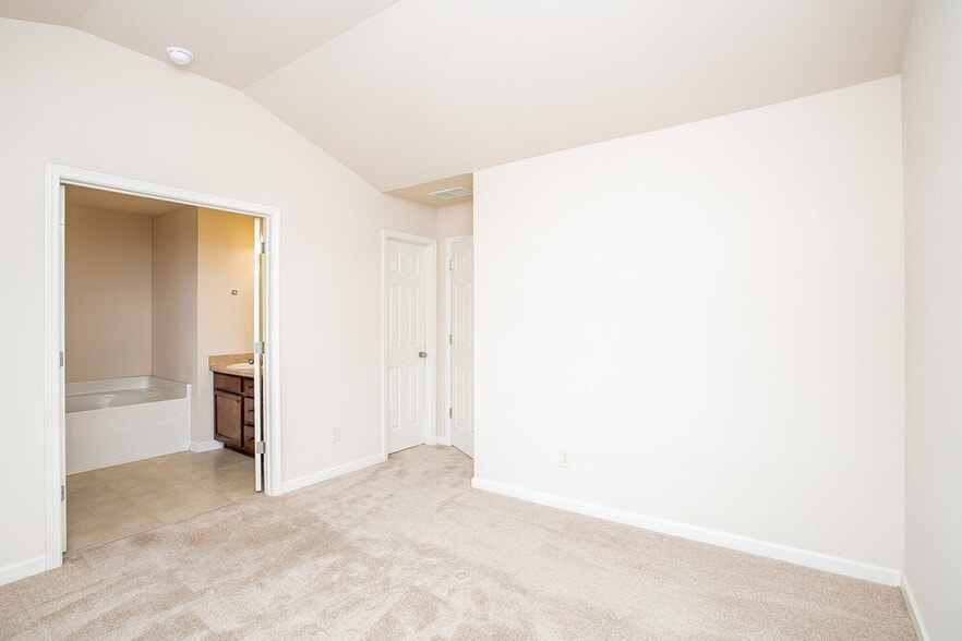 Building Photo - 2279 Baywood Tree Ln