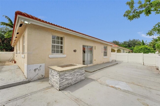 Building Photo - 3041 SW 88th Ave