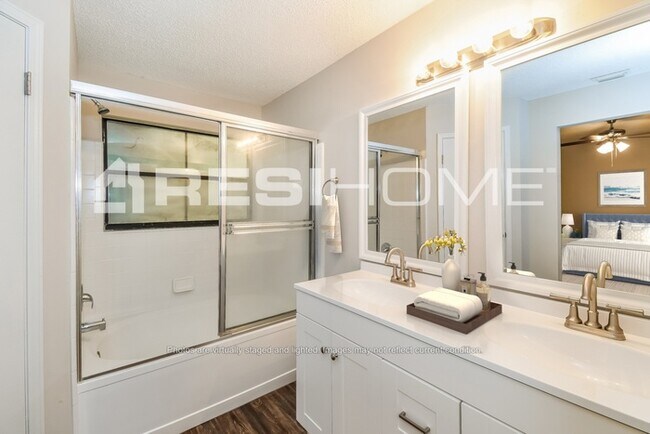 Building Photo - 956 Chalmet Ln