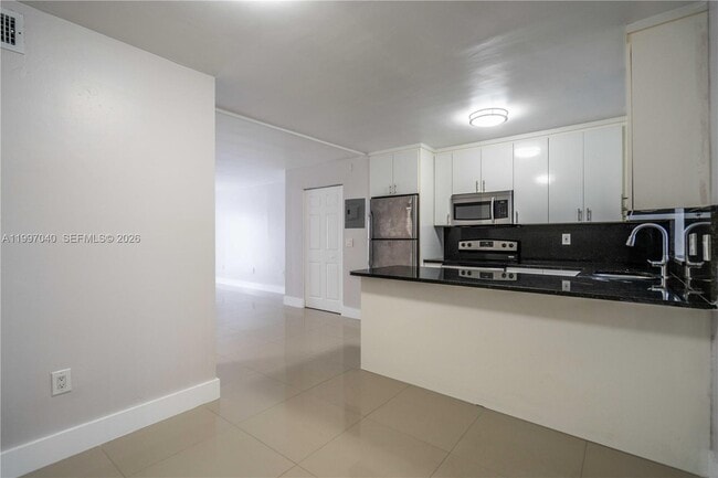 Building Photo - 1986 Biarritz Dr