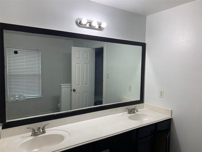 Building Photo - 1426 Ruthven St