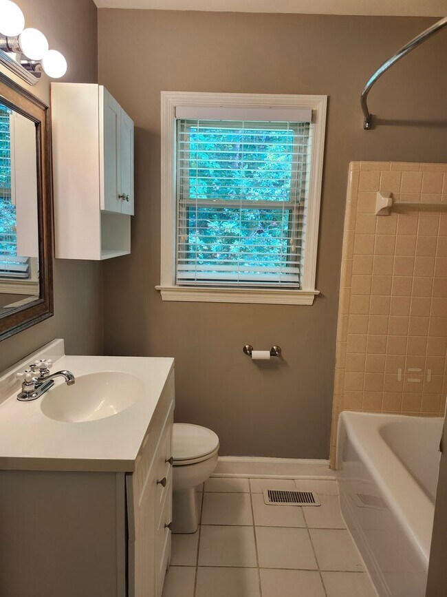 Building Photo - 3 Bedroom 2 bath Home in Stuart Heights