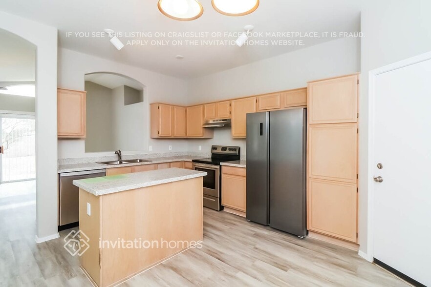 Building Photo - 7451 W Via Del Sol Dr