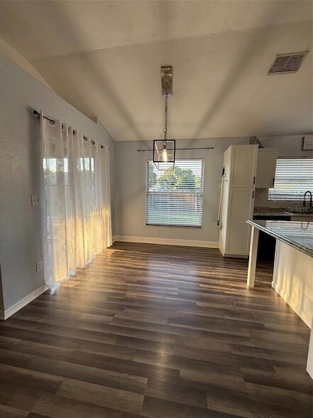 Building Photo - 5841 Dorham Pl
