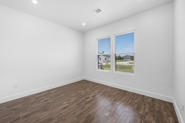Building Photo - 323 Rd 5840