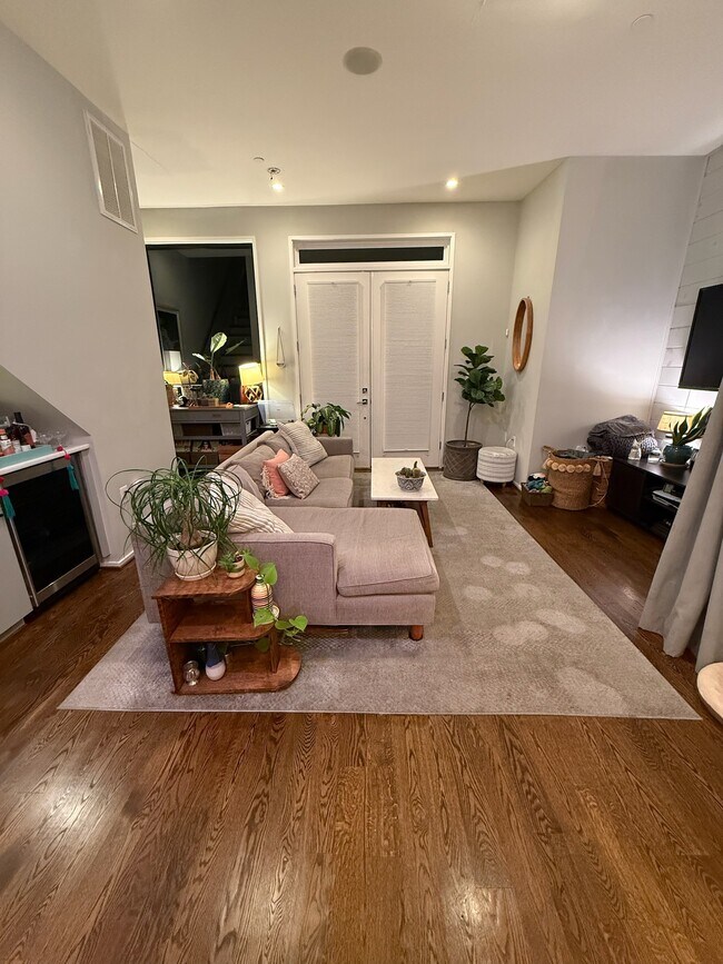 Building Photo - 1100 W St NW