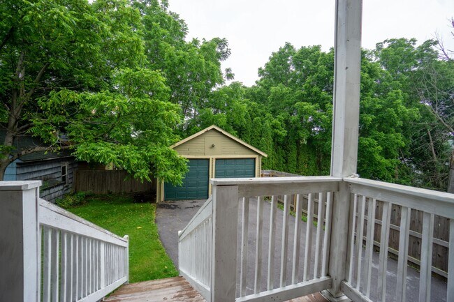 Building Photo - Newly Renovated First Floor Flat-Bright, S...
