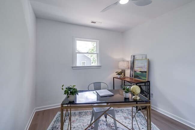 Building Photo - Completely Renovated 3 Bedroom Belmont Townhome Available Now!