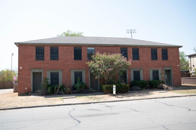 Primary Photo - 2 br, 1 bath Townhome - 5803 Shadydell Dr