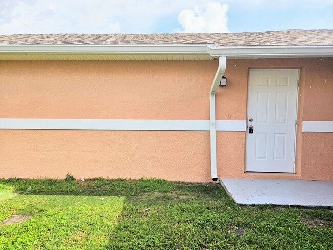 Building Photo - Move-in Ready 3 BR & 2 BA