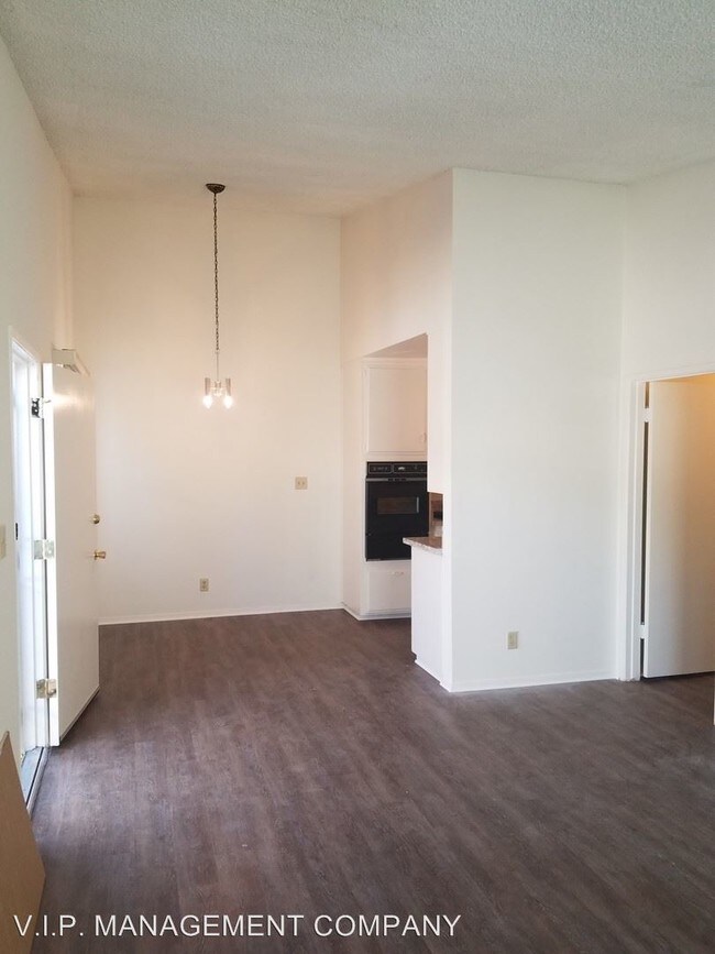 Building Photo - 3325 Armada Dr