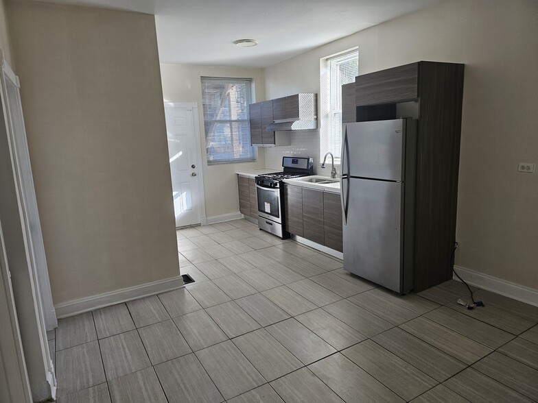 Building Photo - 719 S Central Park Ave