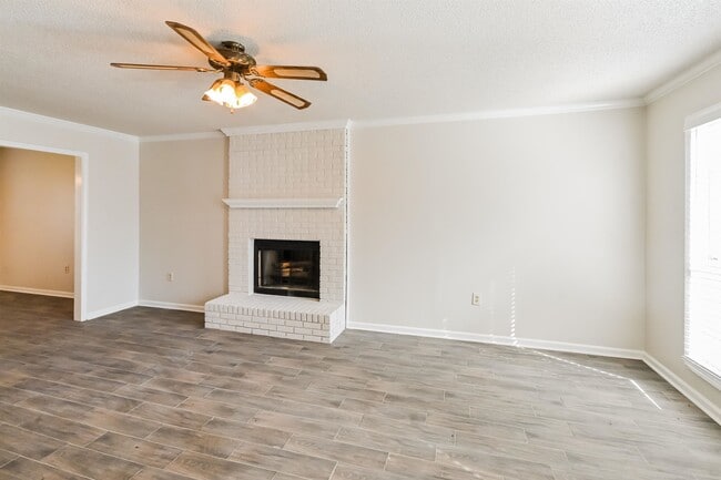 Building Photo - 5819 Garden Ridge Dr