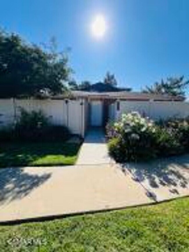 Primary Photo - Charming single-story, end-unit condo loca...