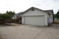 Building Photo - 9907 NE 86th St