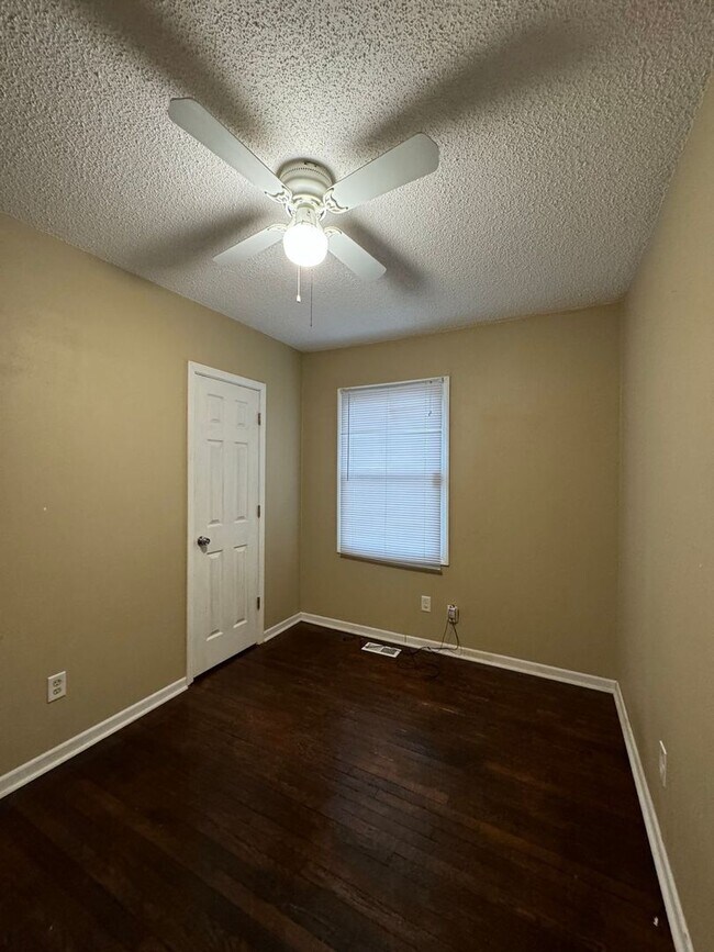 Building Photo - Coming Soon: 3 Bedroom Home Near Zoo & Parks!