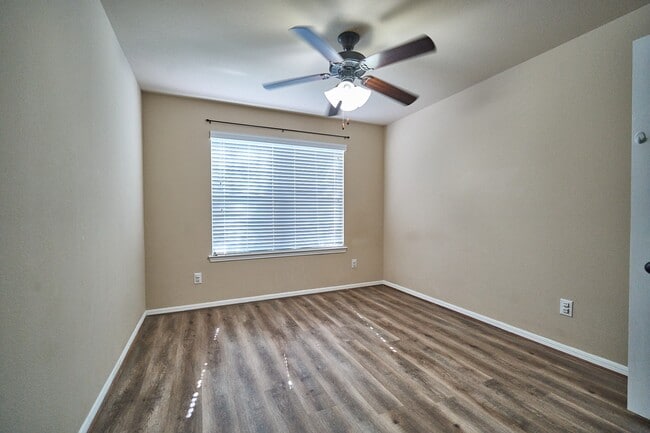 Building Photo - 5622 Armillary Dr