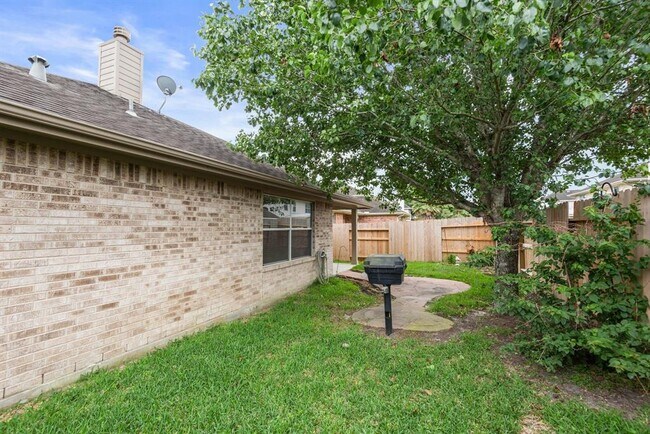 Building Photo - 26873 Armor Oaks Dr