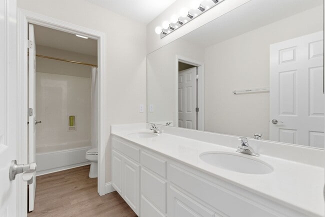 Building Photo - BEAUTIFULLY MAINTAINED SINGLE STORY HOME IN GREAT BRENTWOOD LOCATION!