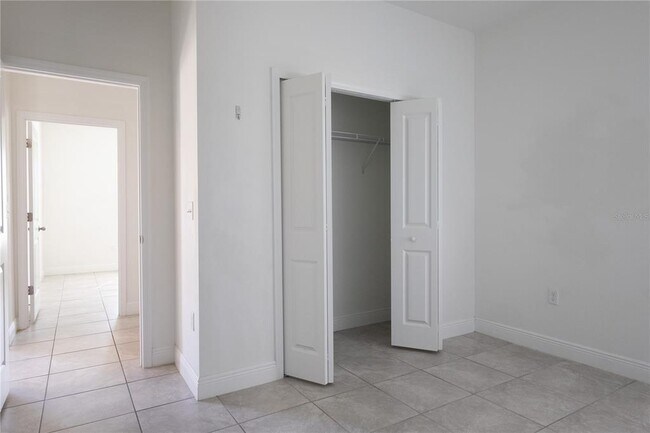 Building Photo - 422 Marion Oaks Course