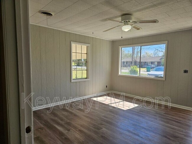 Building Photo - 119 2nd Ave