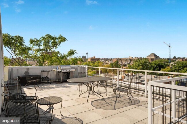 Building Photo - Stunning Penthouse Two Bedroom W/Private B...
