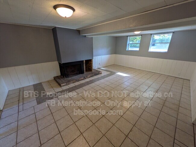 Building Photo - 5926 N Tampico Dr