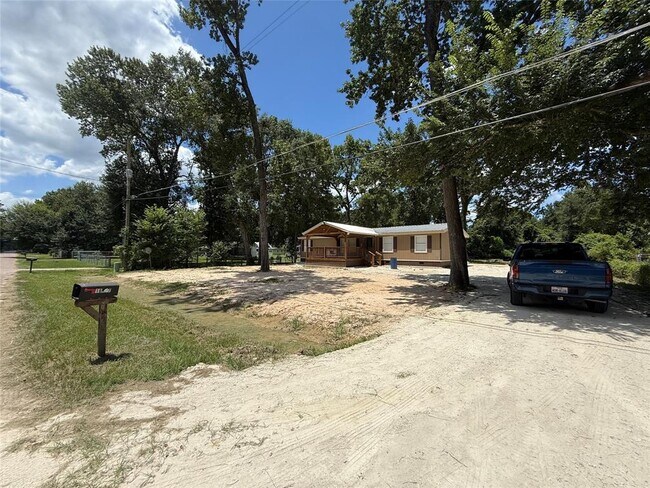 Building Photo - 16767 Oak Knoll Dr