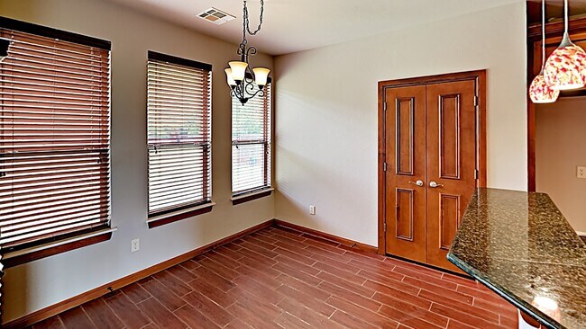 Building Photo - Very Nice 3 Bedroom 2.5 Bathroom House + Office
