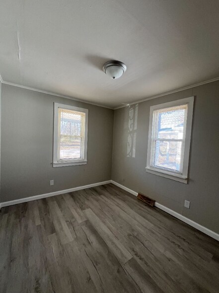 Building Photo - 10180 Count Dr