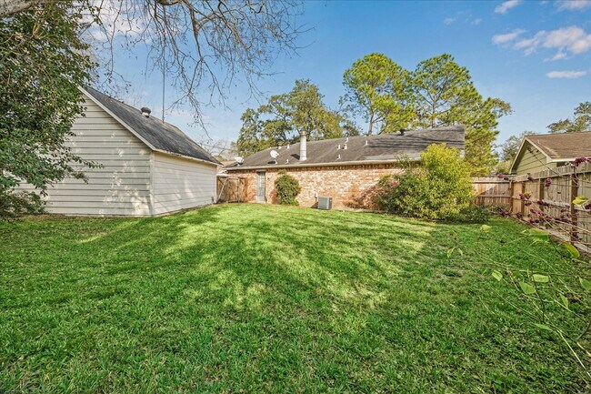 Building Photo - 1907 Sedgie Dr