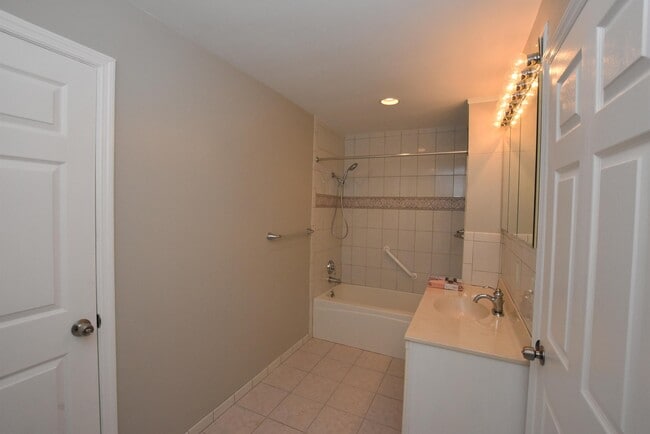 Building Photo - 217 Grove St